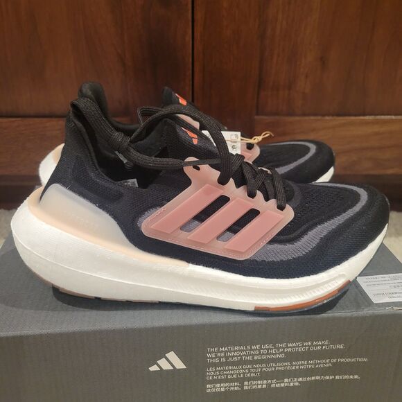NIB Adidas Ultraboost Light Women's Running Shoes Black Size 6 Gym Workout - Picture 2 of 10